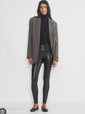 NWT Aritzia Daria Leather Leggings